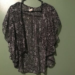 Flower flowing top to wear over a tank